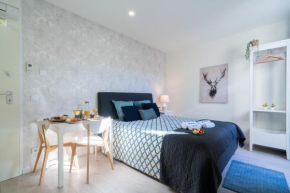 Host Wise - Central Private Flats - Terrace